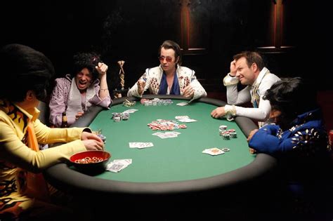 казино имеет несколько карточных столов с покером и блекджеком